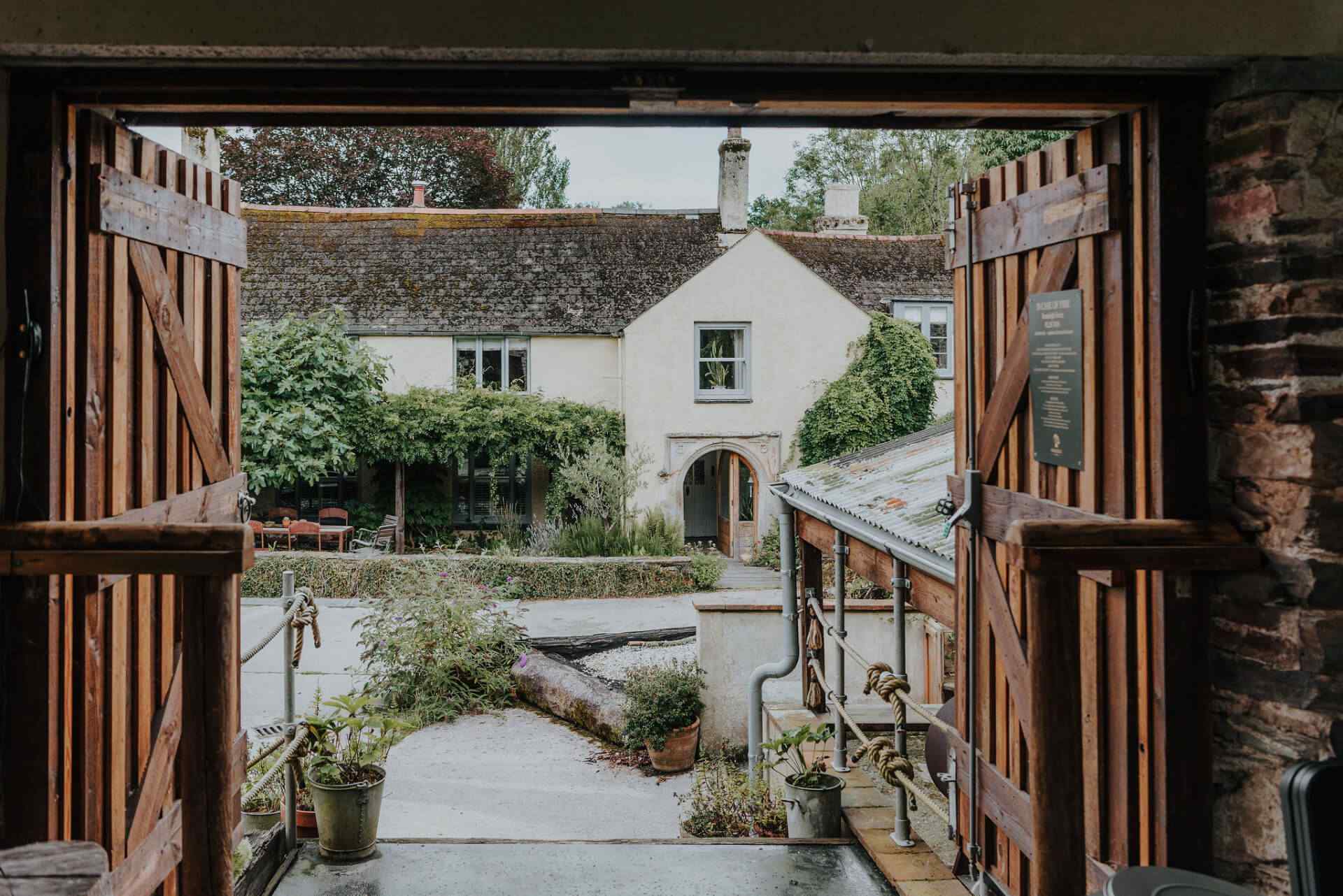 Foxesflot photoshoot, retreat and filming location
